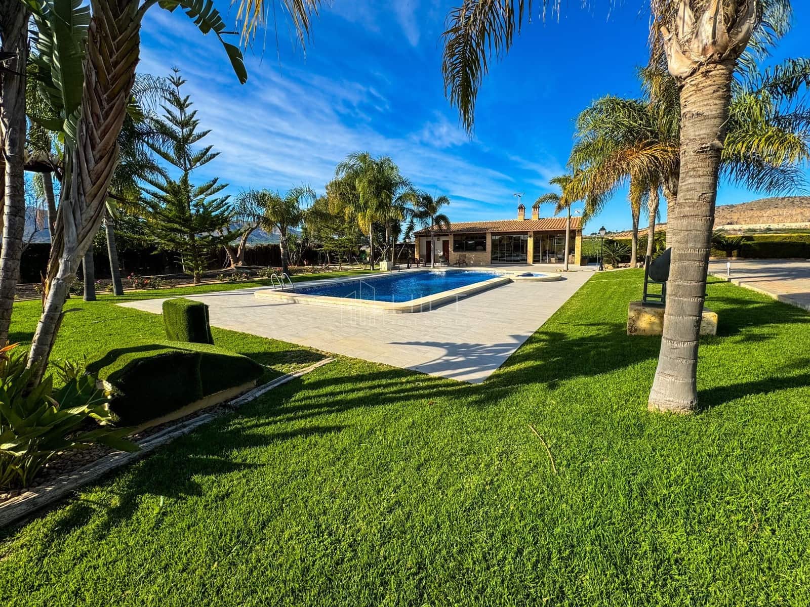 5 soveværelse Villa til salg i Algorfa med swimmingpool garage - € 850.000 (Ref: 9813031)