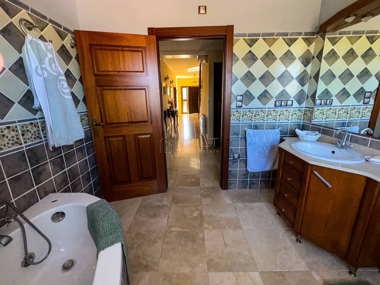 5 bedroom Villa for sale in Almoradi with pool garage - € 850,000 (Ref: 9813032)