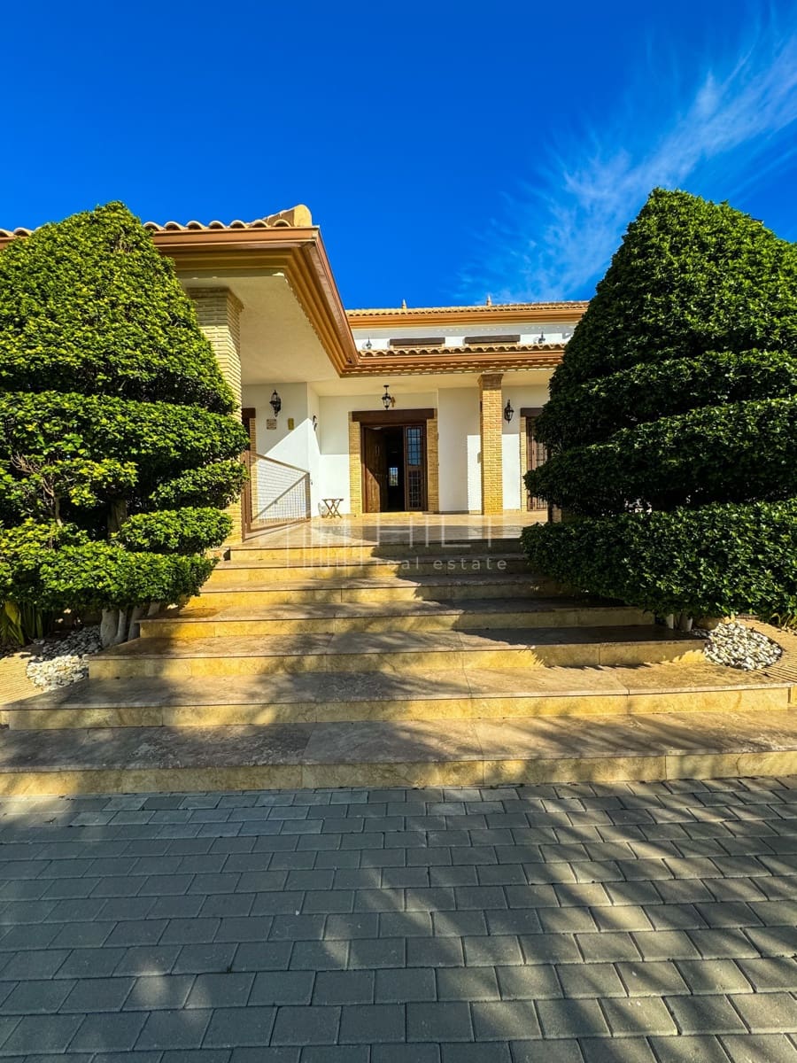 5 bedroom Villa for sale in Almoradi with pool garage - € 850,000 (Ref: 9813032)