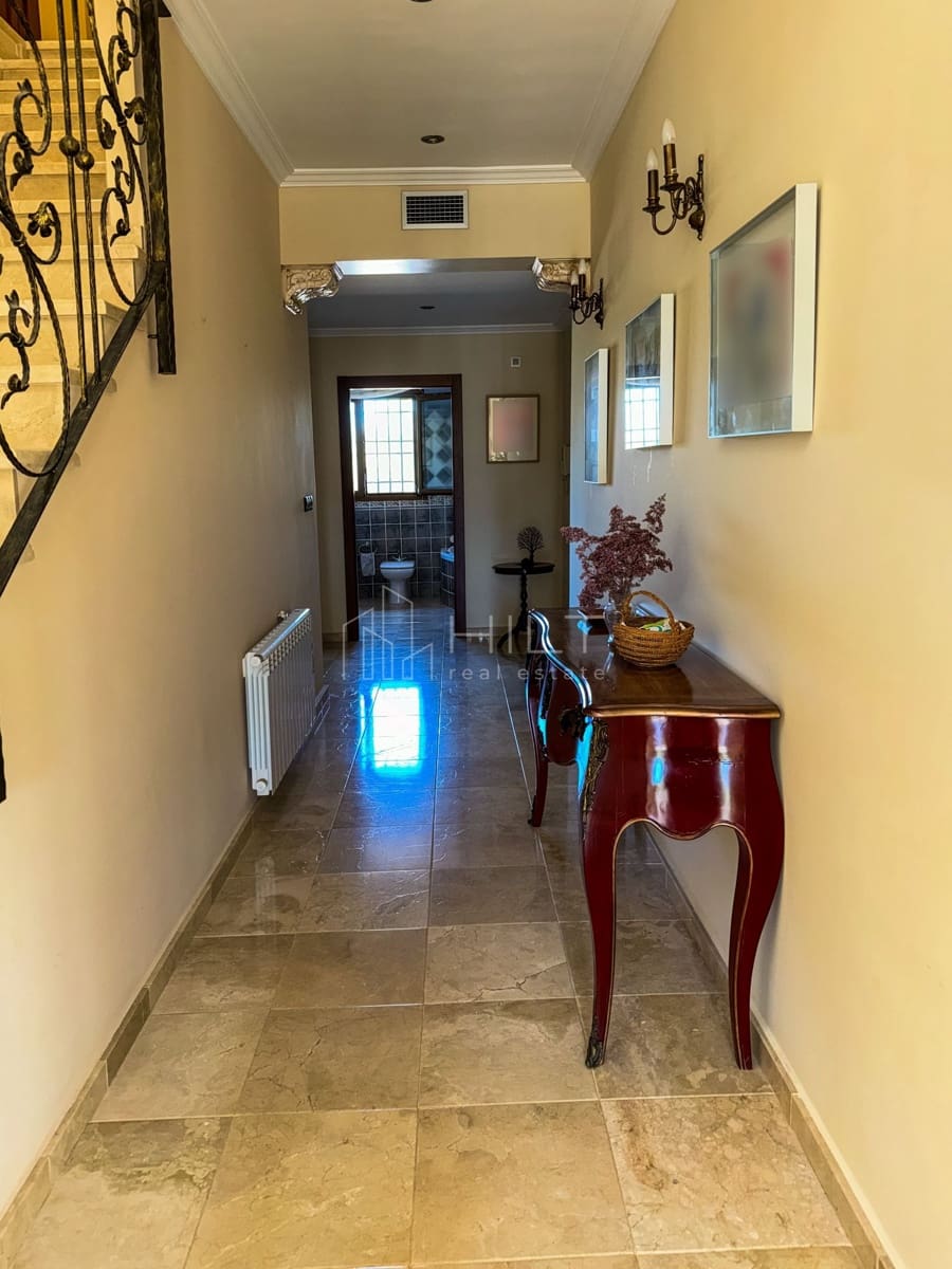 5 bedroom Villa for sale in Almoradi with pool garage - € 850,000 (Ref: 9813032)