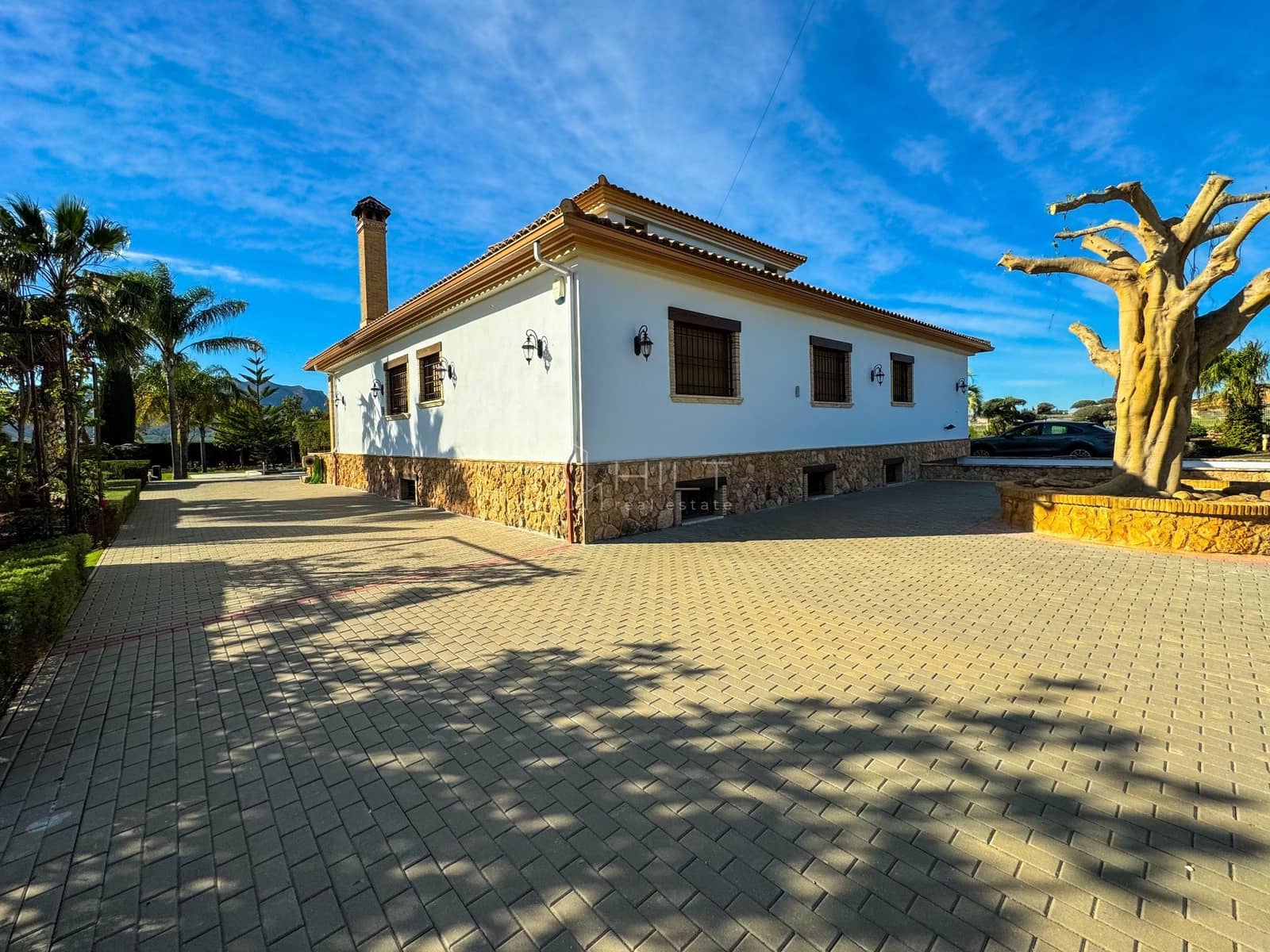 5 bedroom Villa for sale in Almoradi with pool garage - € 850,000 (Ref: 9813032)