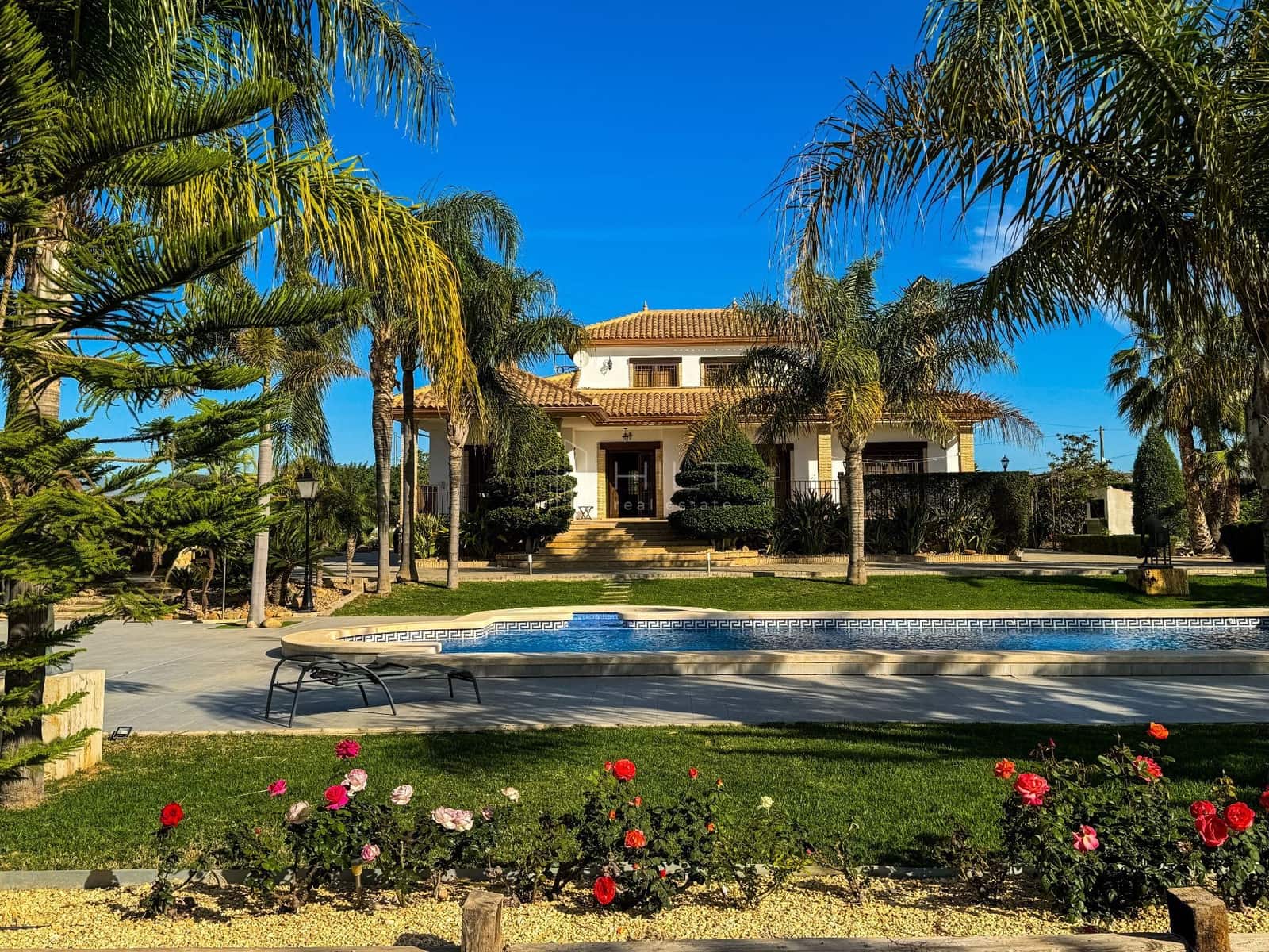 5 bedroom Villa for sale in Almoradi with pool garage - € 850,000 (Ref: 9813032)