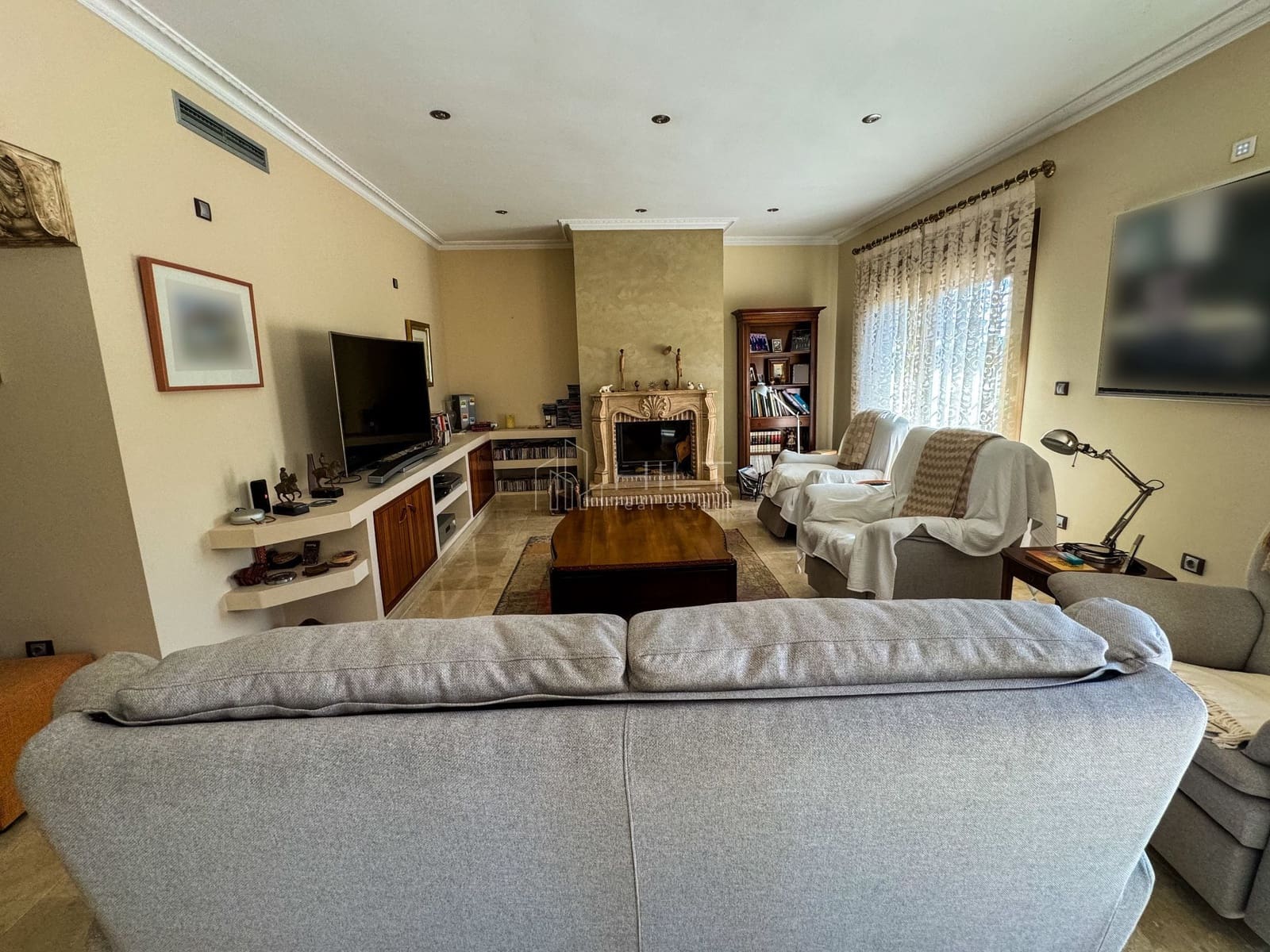 5 bedroom Villa for sale in Almoradi with pool garage - € 850,000 (Ref: 9813032)