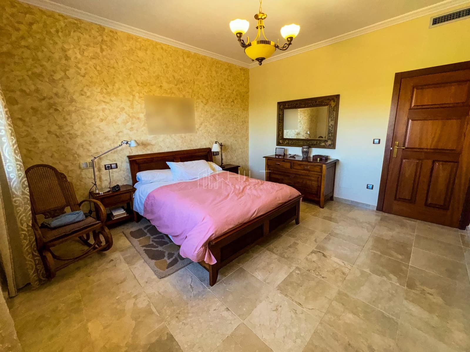 5 bedroom Villa for sale in Almoradi with pool garage - € 850,000 (Ref: 9813032)