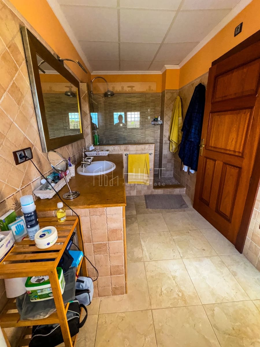 5 bedroom Villa for sale in Almoradi with pool garage - € 850,000 (Ref: 9813032)