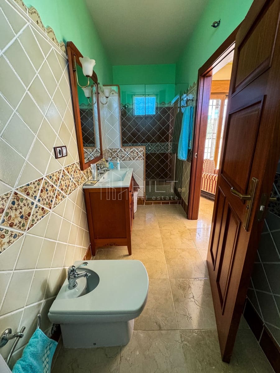 5 bedroom Villa for sale in Almoradi with pool garage - € 850,000 (Ref: 9813032)
