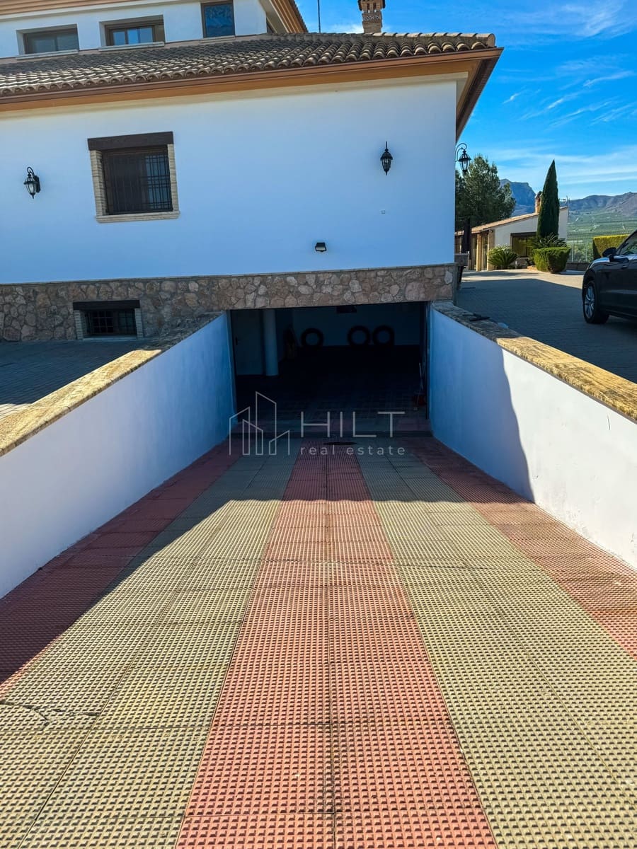 5 bedroom Villa for sale in Almoradi with pool garage - € 850,000 (Ref: 9813032)