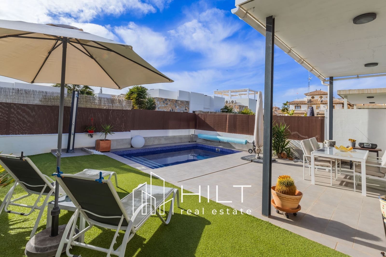 3 sovrum Villa till salu i Orihuela Costa med pool garage - 509 999 € (Ref: 9813033)