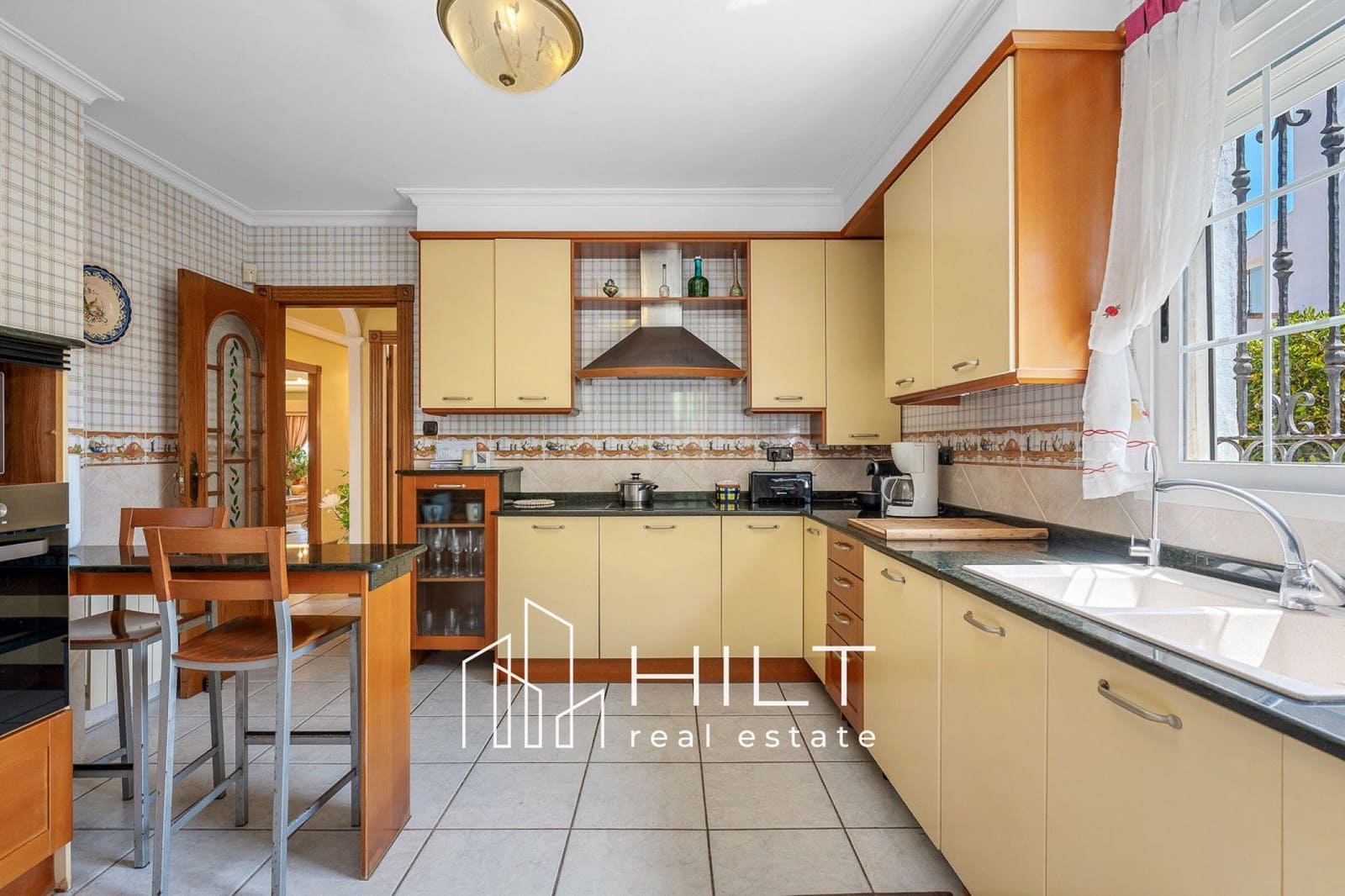 Chalet de 6 habitaciones en Torrevieja en venta con piscina garaje - 949.999 € (Ref: 9842153)