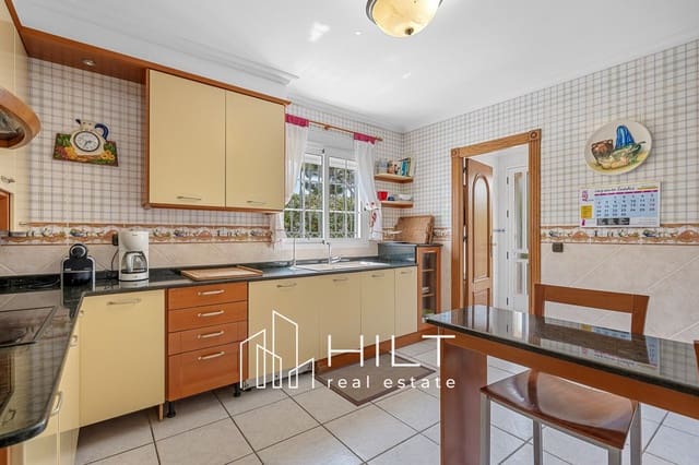 Chalet de 6 habitaciones en Torrevieja en venta con piscina garaje - 949.999 € (Ref: 9842153)