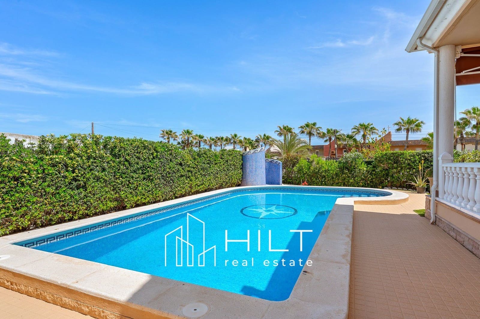 Chalet de 6 habitaciones en Torrevieja en venta con piscina garaje - 949.999 € (Ref: 9842153)