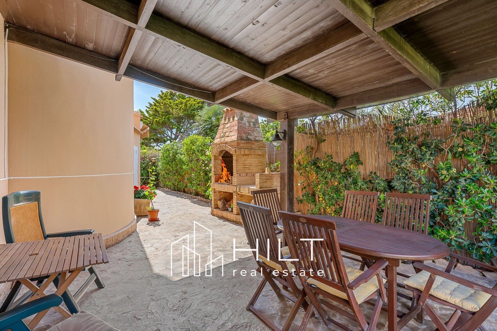 Chalet de 6 habitaciones en Torrevieja en venta con piscina garaje - 949.999 € (Ref: 9842153)