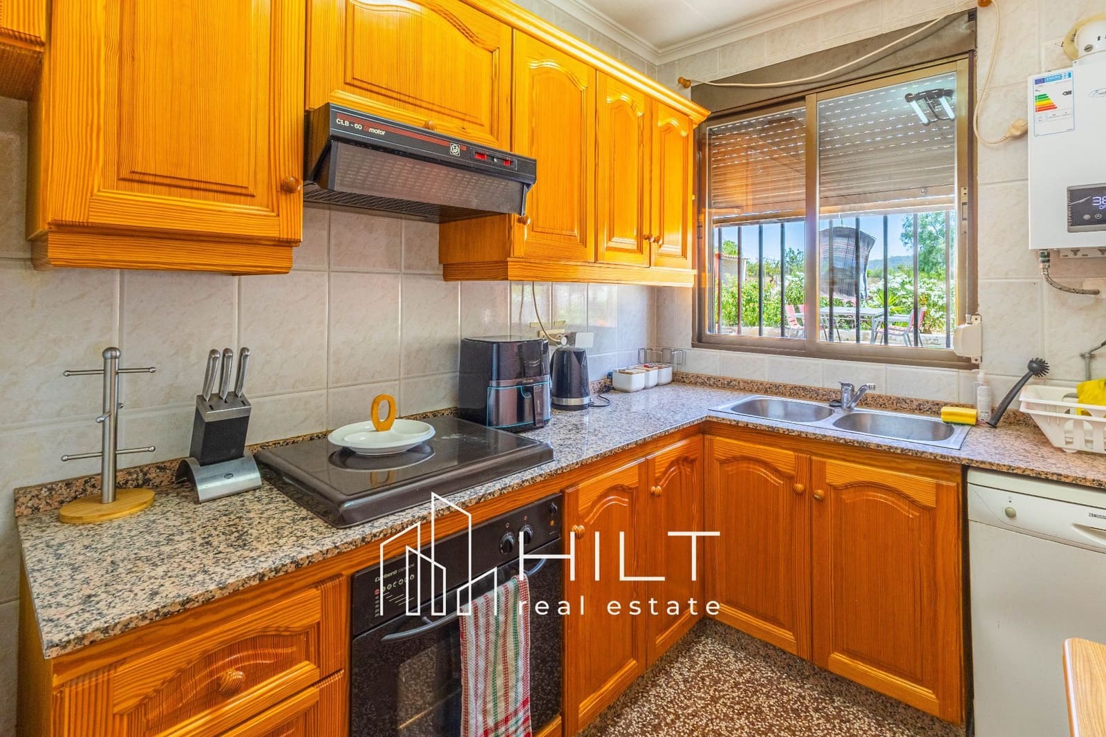 5 soverom Villa til salgs i La Solana med svømmebasseng garasje - € 274 999 (Ref: 9921708)