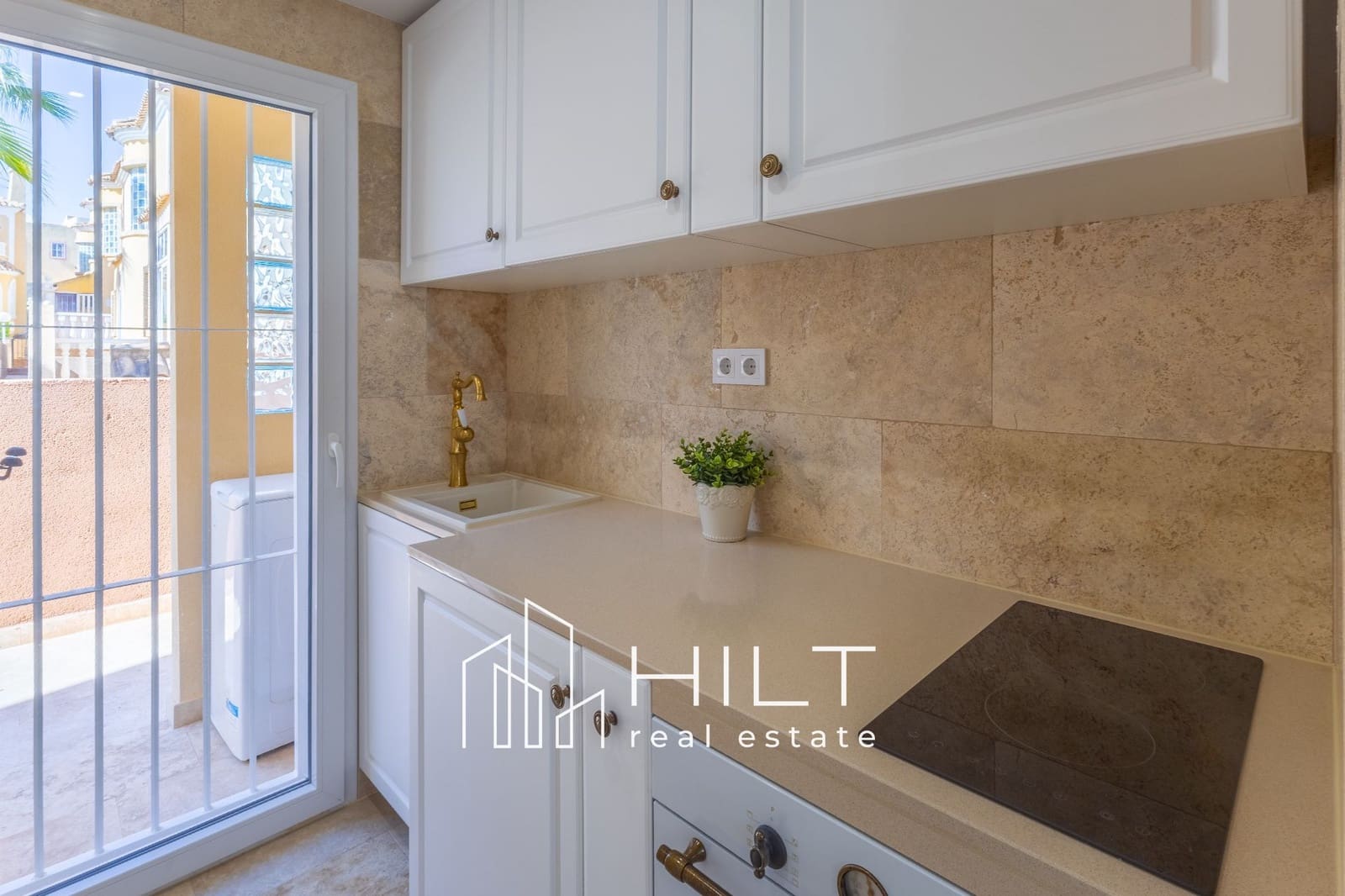3 soverom Villa til salgs i Orihuela Costa med svømmebasseng garasje - € 249 999 (Ref: 9956808)