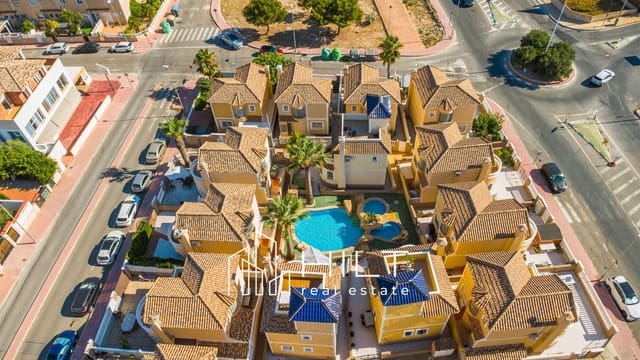 3 soverom Villa til salgs i Orihuela Costa, Orihuela med svømmebasseng garasje - € 249 999 (Ref: 9956808)