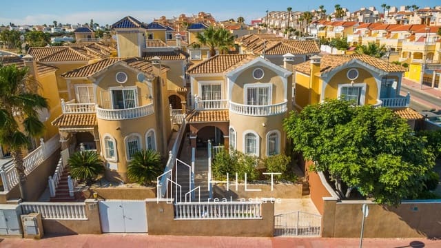 3 soverom Villa til salgs i Orihuela Costa, Orihuela med svømmebasseng garasje - € 249 999 (Ref: 9956808)