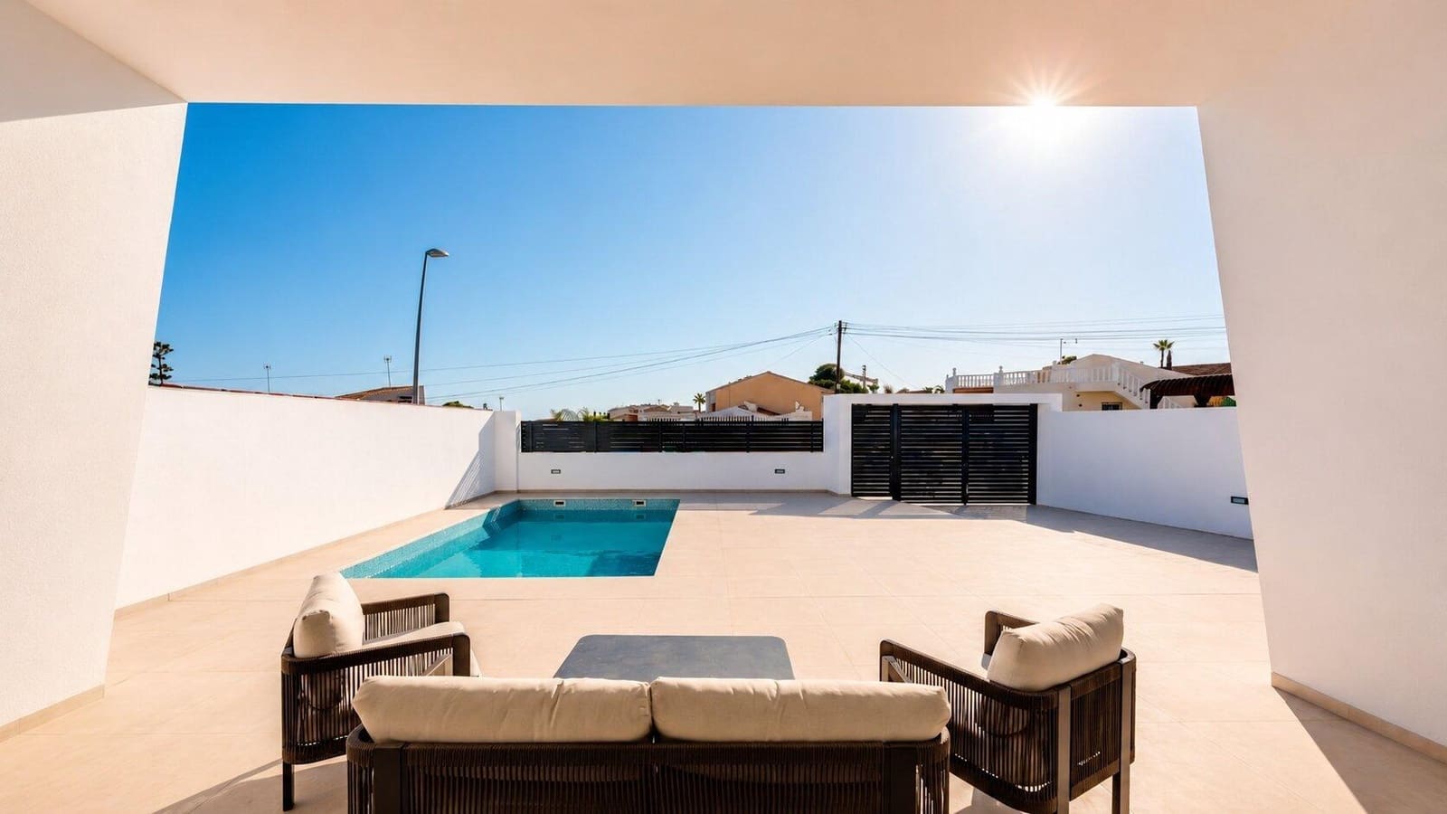 3 makuuhuone Huvila myytävänä paikassa Torrevieja mukana uima-altaan 
autotalli - 700 000 € (Ref: 10055305)