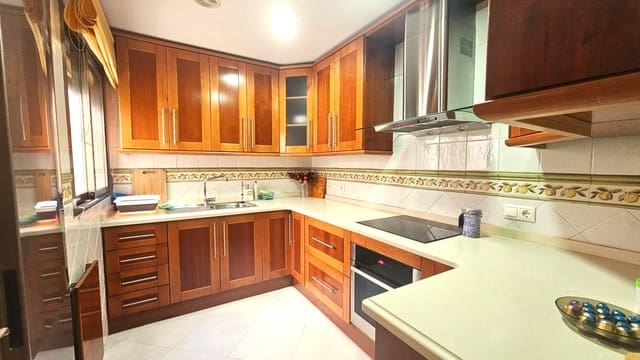 2 bedroom Apartment for sale in Centro, Torrevieja with garage - € 267,000 (Ref: 9069221)