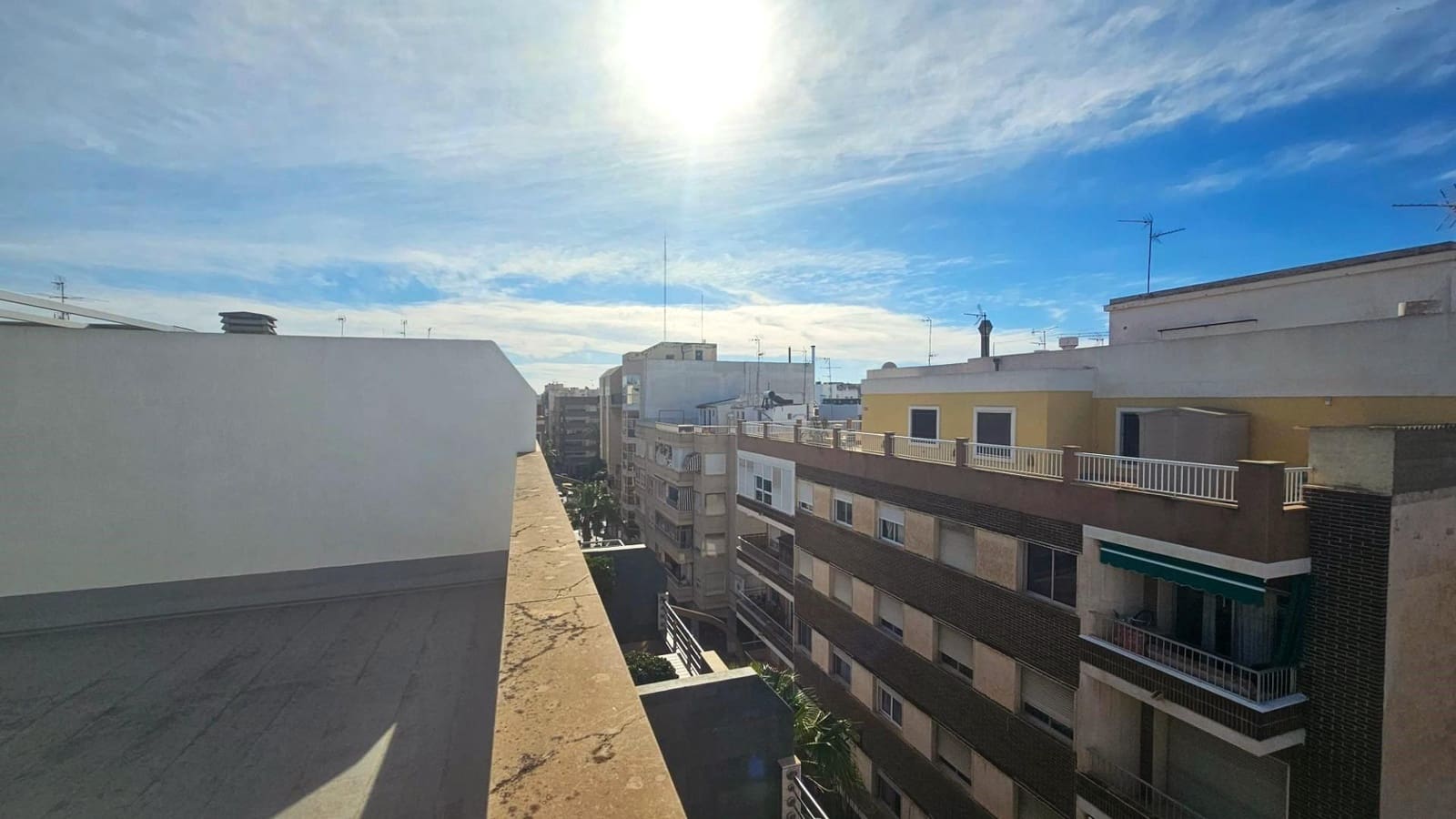 2 bedroom Apartment for sale in Torrevieja with garage - € 267,000 (Ref: 9069221)
