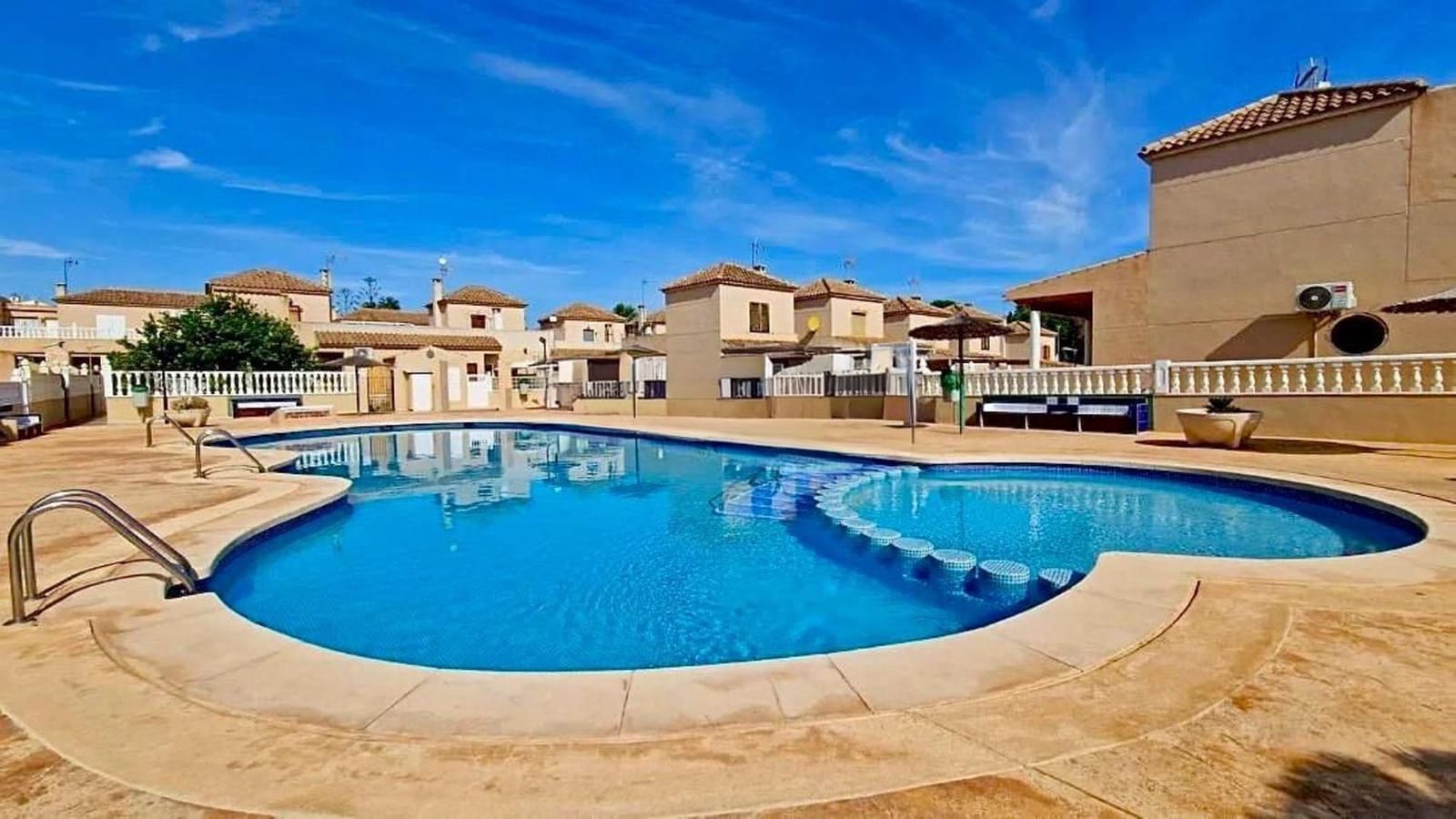 2 soveværelse Rækkehus til salg i Torrevieja med swimmingpool - € 169.000 (Ref: 9440100)