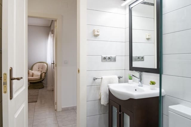 3 quarto Moradia para venda em Playa Flamenca, Orihuela com piscina garagem - 585 000 € (Ref: 9690583)