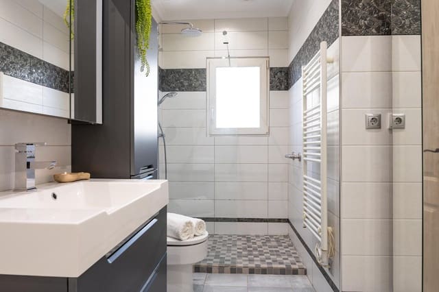 3 quarto Moradia para venda em Playa Flamenca, Orihuela com piscina garagem - 585 000 € (Ref: 9690583)