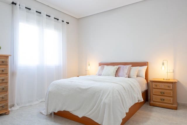3 quarto Moradia para venda em Playa Flamenca, Orihuela com piscina garagem - 585 000 € (Ref: 9690583)