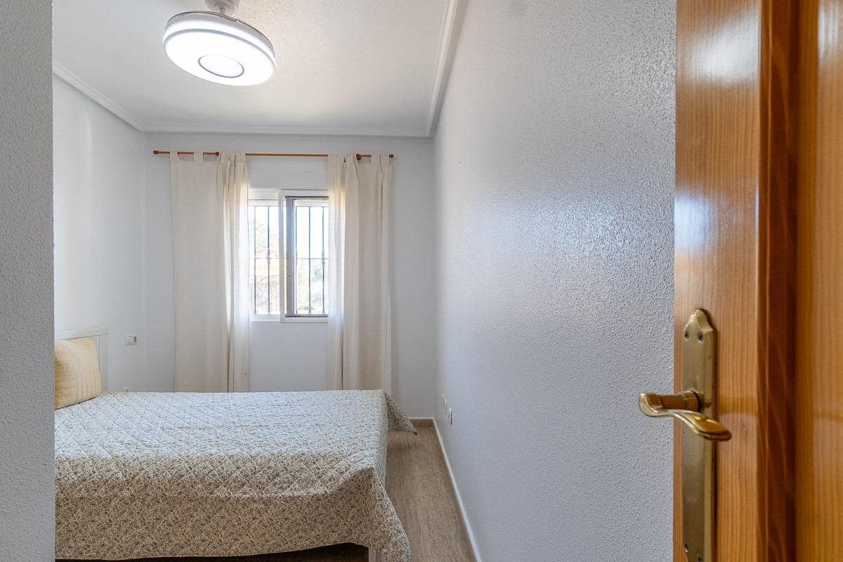 2 quarto Bungalow para venda em Villamartin com piscina - 169 000 € (Ref: 9763618)