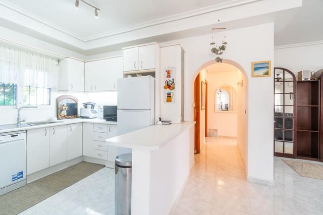 3 makuuhuone Huvila myytävänä paikassa La Zenia, Orihuela mukana uima-altaan 
autotalli - 640 000 € (Ref: 9773040)