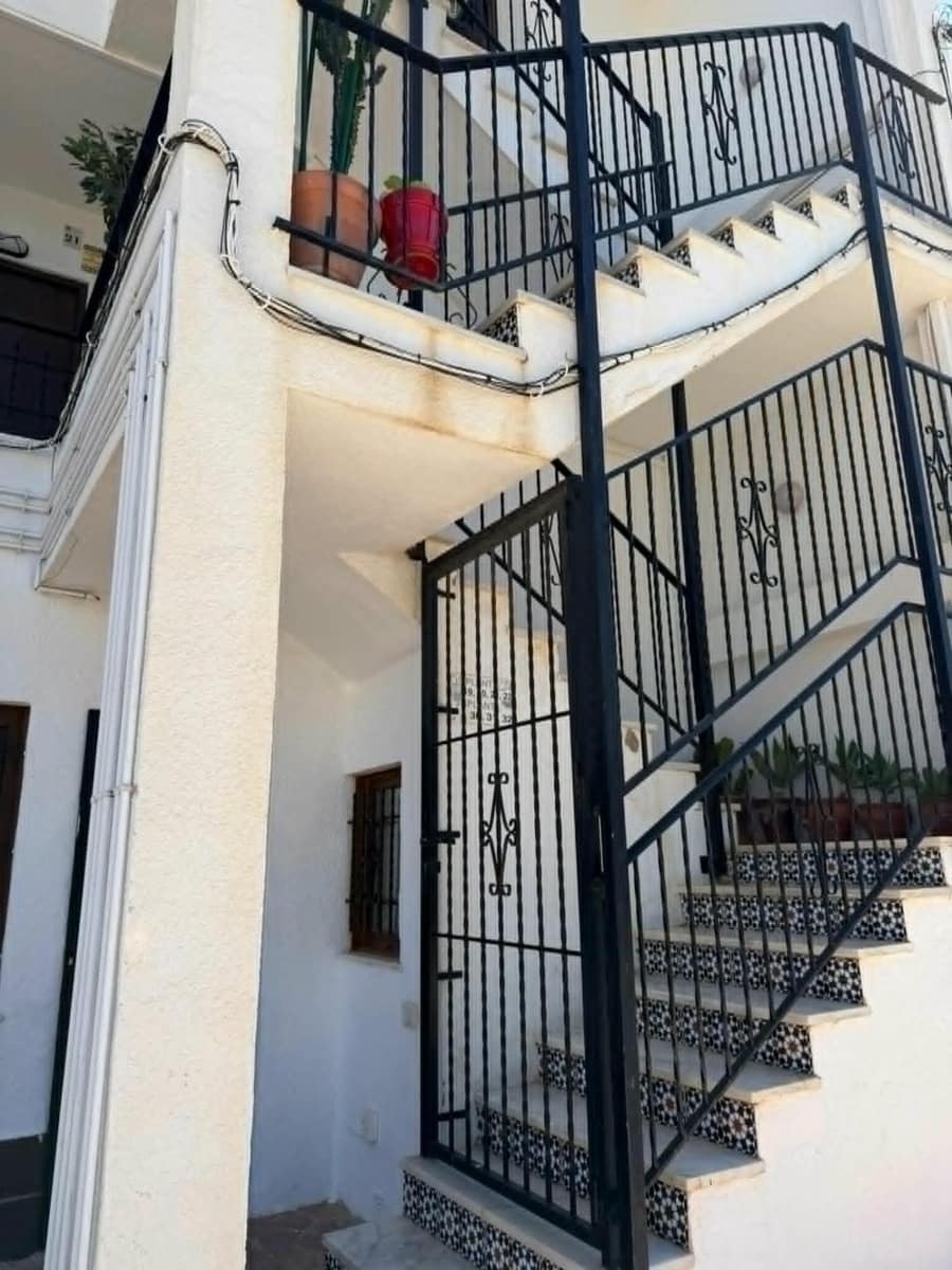 2 bedroom Apartment for sale in Punta Prima with garage - € 179,000 (Ref: 9846210)