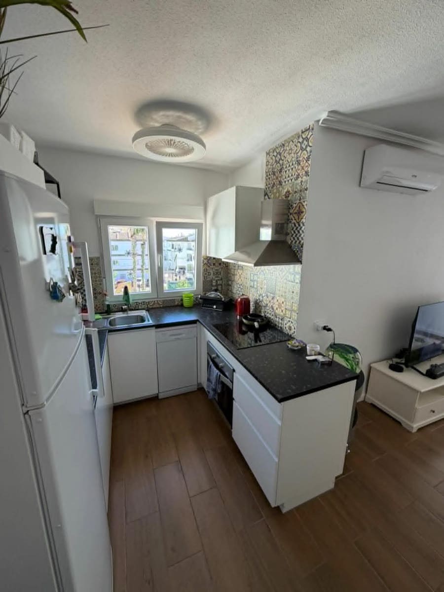 2 bedroom Apartment for sale in Punta Prima with garage - € 179,000 (Ref: 9846210)