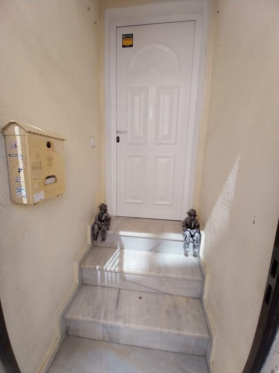 1 bedroom Studio for sale in Torrevieja - € 75,000 (Ref: 9846211)
