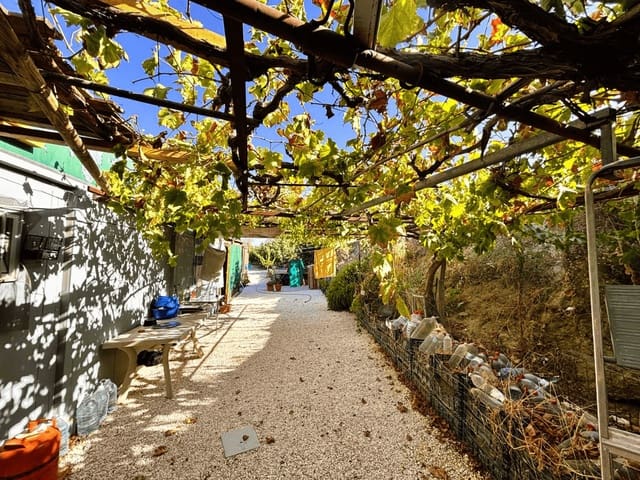 2 soveværelse Finca/Landehus til salg i Casarabonela med swimmingpool garage - € 125.000 (Ref: 10057616)