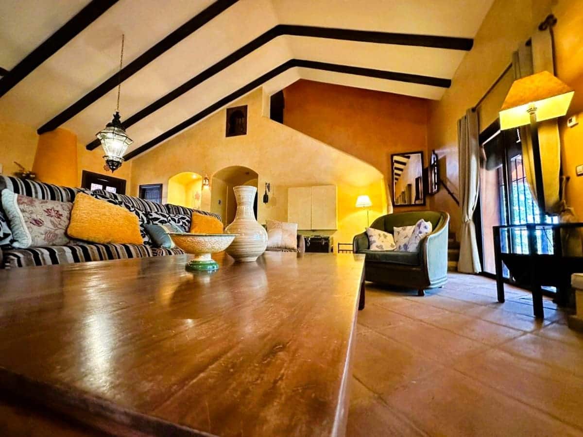8 bedroom Villa for sale in Archidona with pool - € 637,000 (Ref: 10065643)