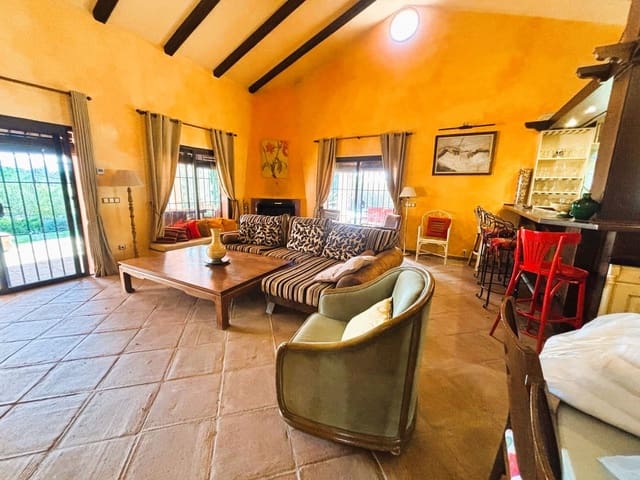 8 bedroom Villa for sale in Archidona with pool - € 637,000 (Ref: 10065643)