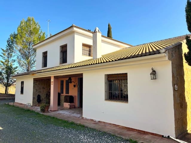 8 bedroom Villa for sale in Archidona with pool - € 637,000 (Ref: 10065643)
