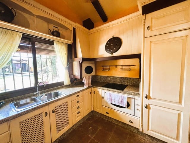8 bedroom Villa for sale in Archidona with pool - € 637,000 (Ref: 10065643)