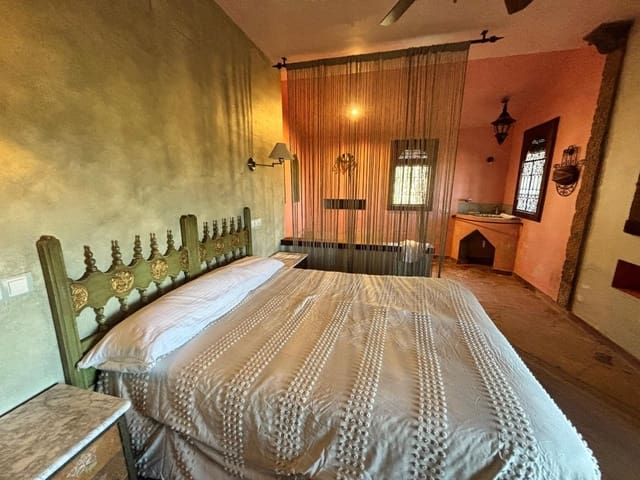 8 bedroom Villa for sale in Archidona with pool - € 637,000 (Ref: 10065643)
