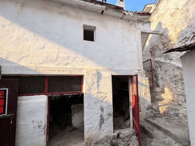 Casa em Banda para venda em Casarabonela - 40 000 € (Ref: 10163791)