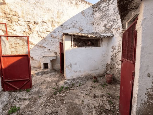 Casa em Banda para venda em Casarabonela - 40 000 € (Ref: 10163791)