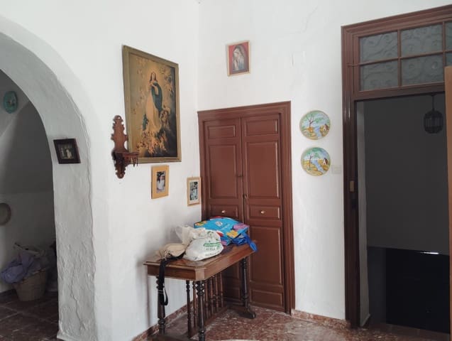 6 bedroom Townhouse for sale in Casarabonela - € 175,000 (Ref: 8543557)