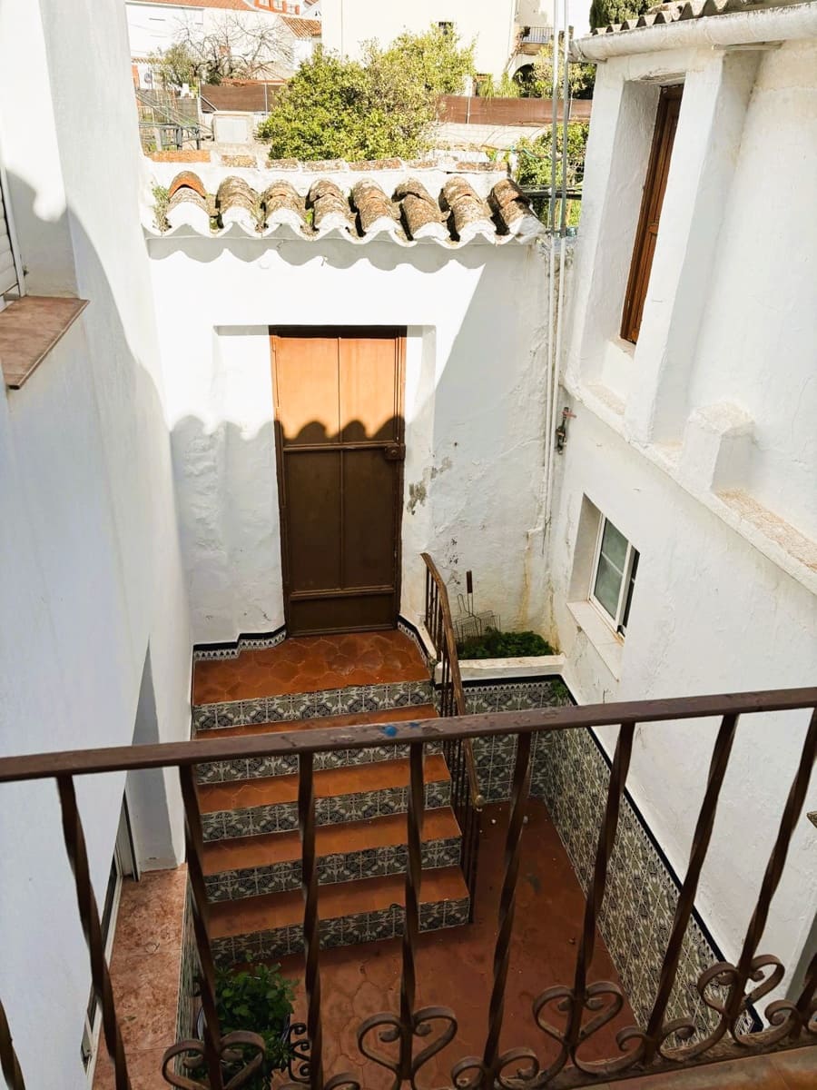 5 soveværelse Byhus til salg i Yunquera - € 150.000 (Ref: 8779854)