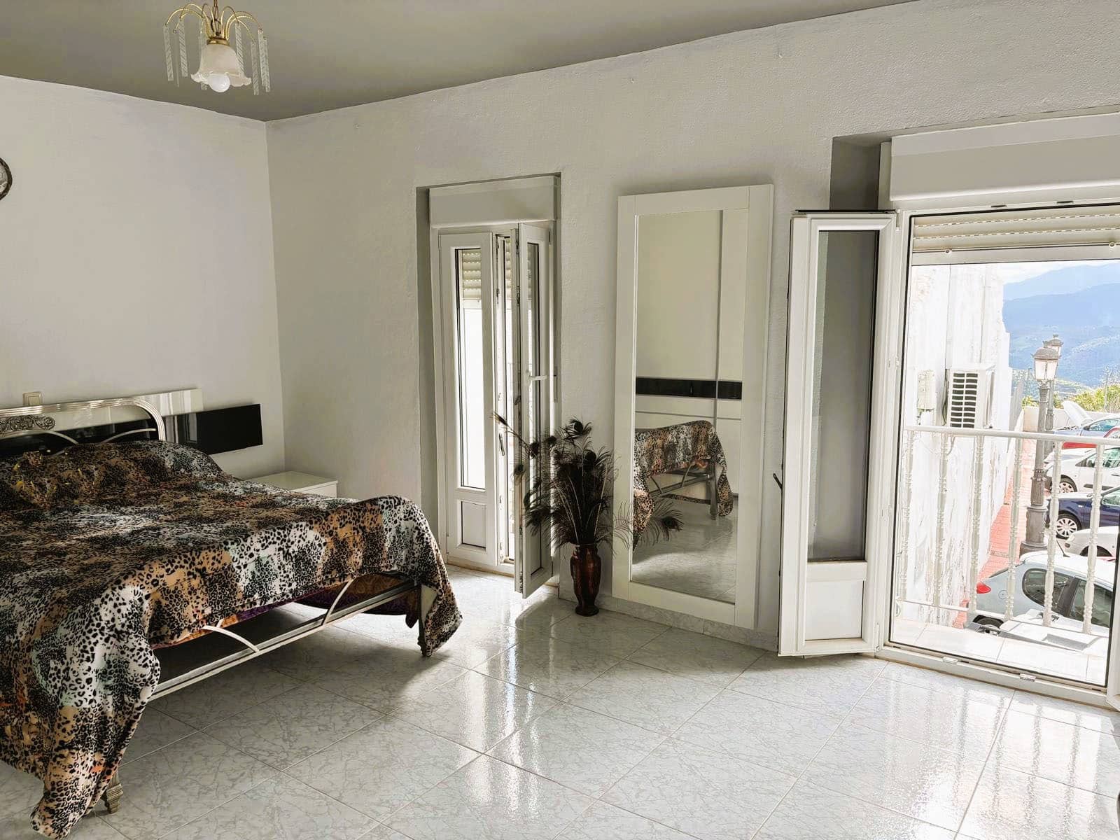 5 soveværelse Byhus til salg i Yunquera - € 150.000 (Ref: 8779854)