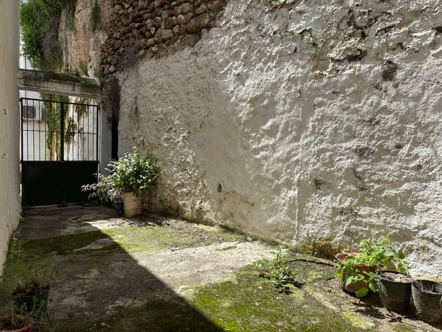 8 bedroom Townhouse for sale in Casarabonela - € 188,000 (Ref: 8924706)