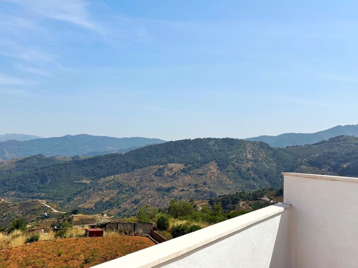 5 bedroom Townhouse for sale in Yunquera - € 172,000 (Ref: 9084828)