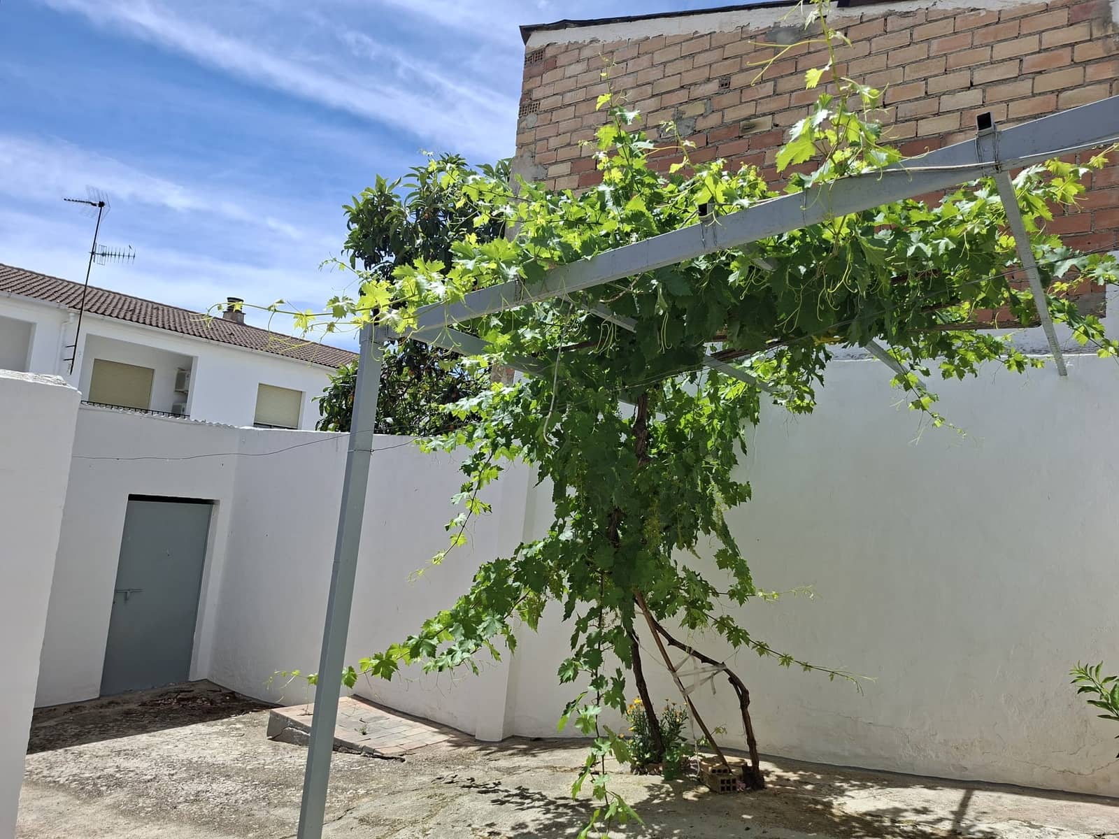 6 bedroom Townhouse for sale in Villanueva de Tapia with garage - € 115,000 (Ref: 9566809)