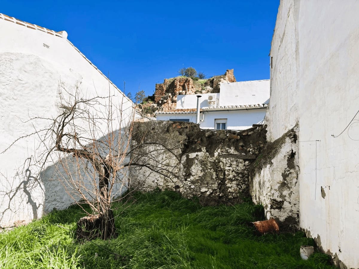 4 slaapkamer Huis te koop in Ardales - € 120.000 (Ref: 9600830)