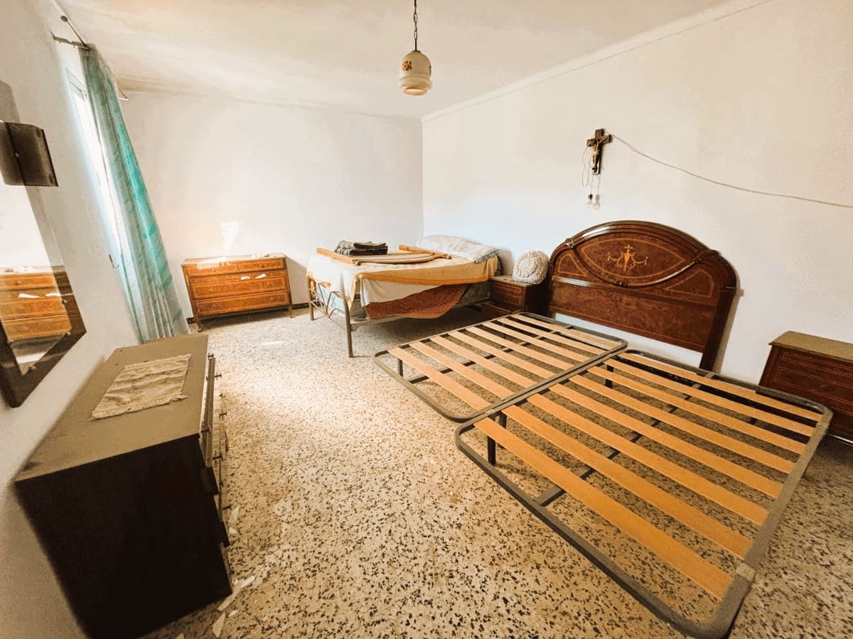 4 slaapkamer Huis te koop in Ardales - € 120.000 (Ref: 9600830)