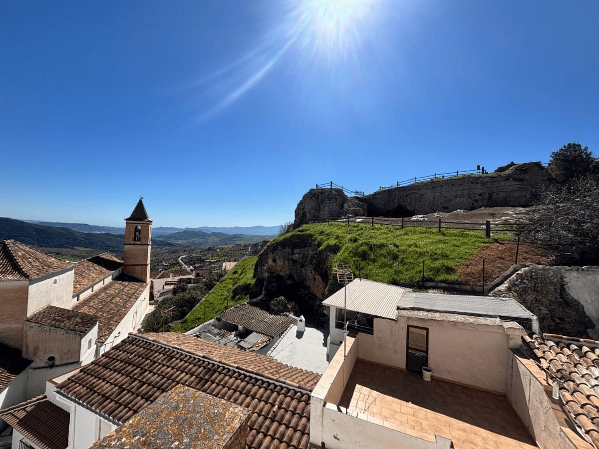 3 bedroom Townhouse for sale in Casarabonela - € 95,000 (Ref: 9725061)