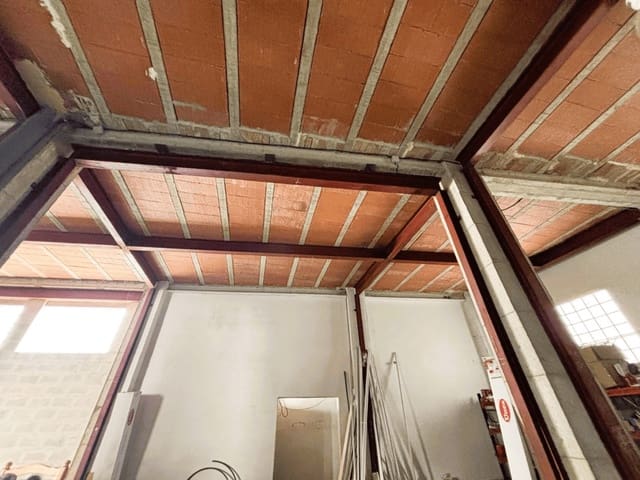 Garage til salg i Tolox - € 159.000 (Ref: 9819518)
